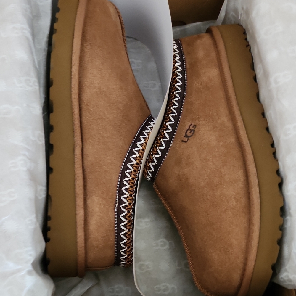 UGG Wemen Sleepers NWT & Orinal Packeshing Size 8